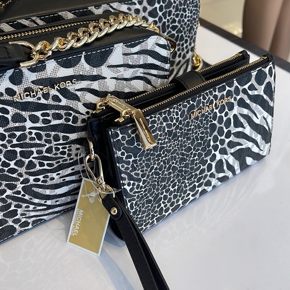 MICHAEL KORS LARGE DOUBLE ZIP WRISTLET WALLET PHONE CASE CLUTCH
Black Multi - Picture 3 of 16